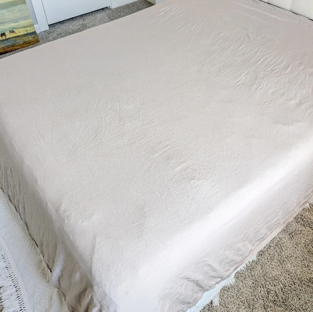 Cariloha Beige Queen Flat Sheet Sateen 100% Viscose From Bamboo Matte Flowy